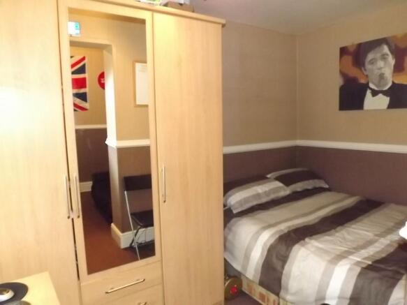 FRONT DOUBLE BEDROOM 2