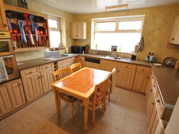 KITCHEN / BREAKFAST ROOM