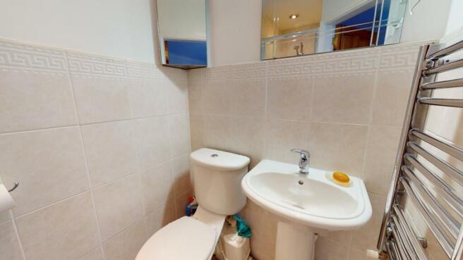 EN SUITE