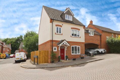 ** NEARLY 1400 SQ FT**Montgomery Road, SP11