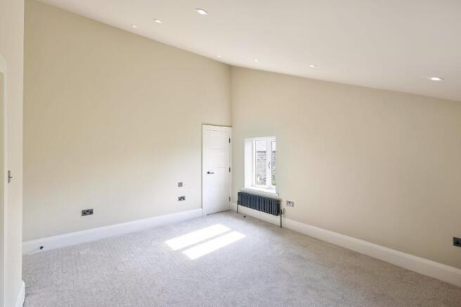 4 bed House for sale Image 11