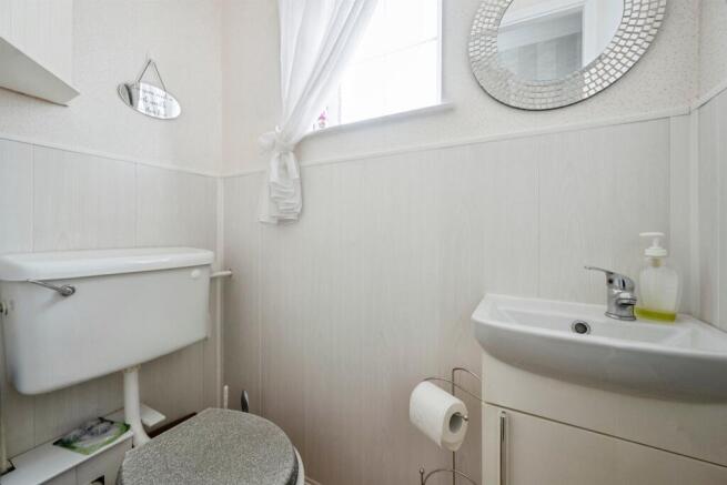 3 bed Detached for sale Image 8