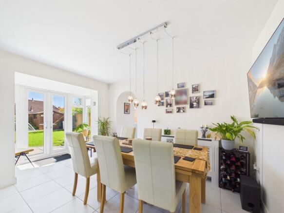 4 bed Detached for sale Image 8