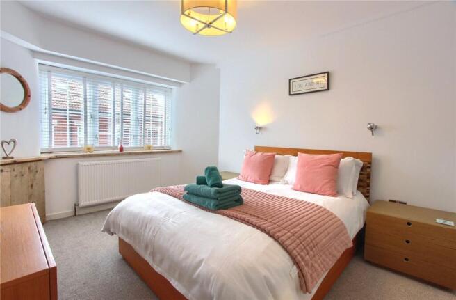 4 bed Apartment for sale Image 7