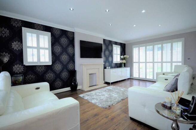 FEATURE FIREPLACE