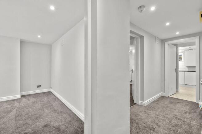 1 bed Flat for sale Image 12