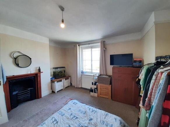 BEDROOM 1.jpg