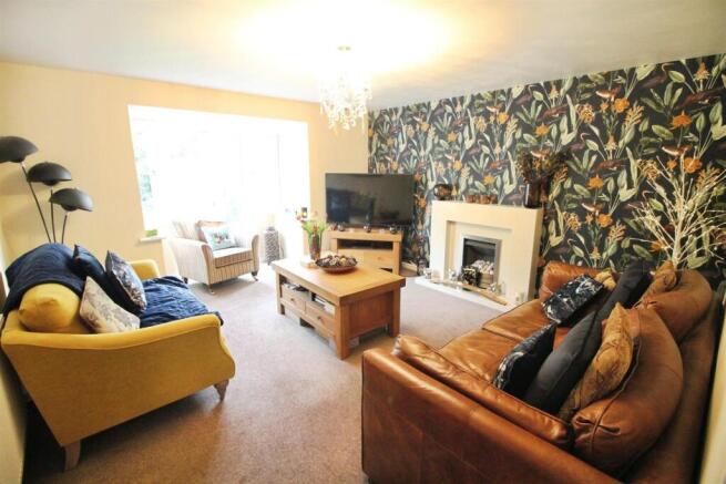 4 bed Detached for sale Image 4