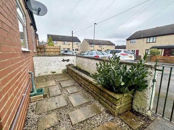 2 bed Terraced to rent Image 8