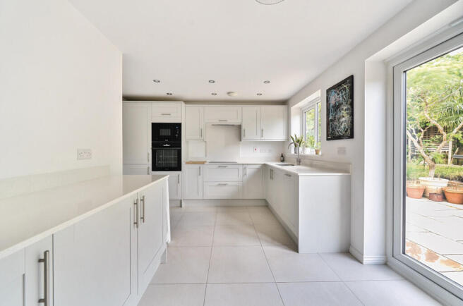 1319577-8-686c040...