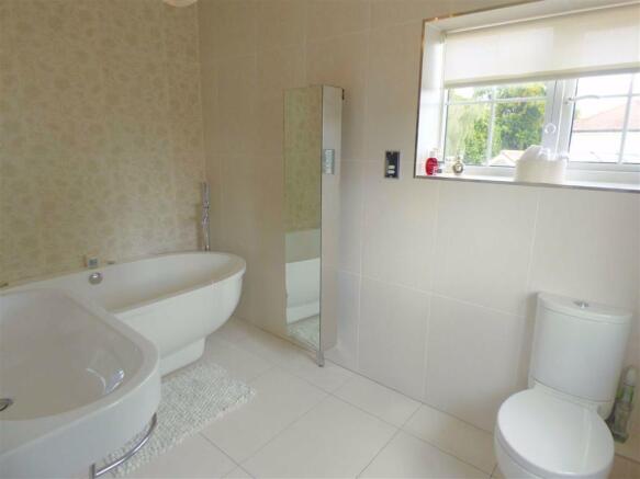 ENSUITE BATHROOM