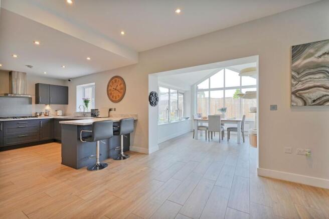 5 bed Detached for sale Image 10
