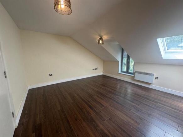 2 bed Apartment to rent Image 2