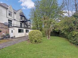 Flat 2, 25, Teignmouth Road, Torquay TQ1 4EA
