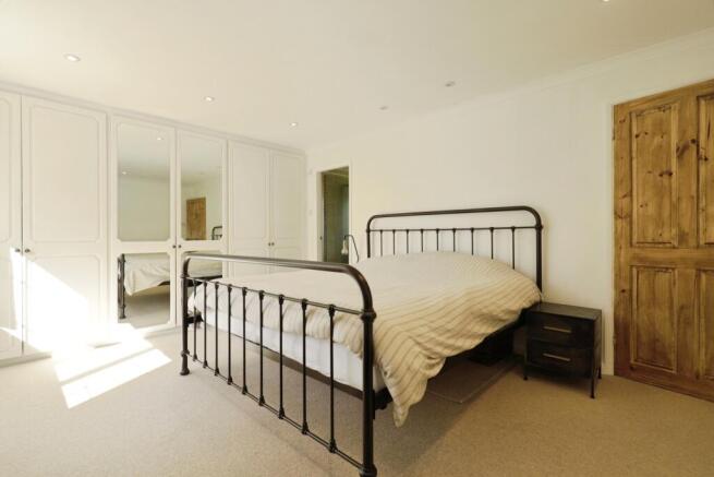 4 bed Detached for sale Image 12