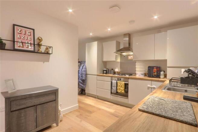 3 bed Semi-Detached for sale Image 9