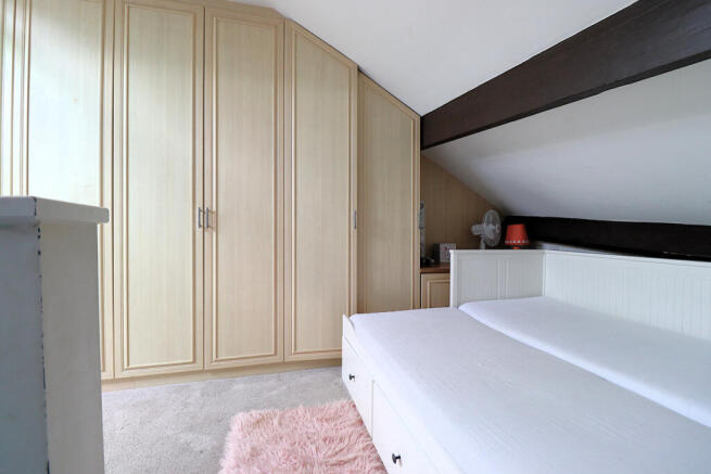 3 bed Terraced for sale Image 12
