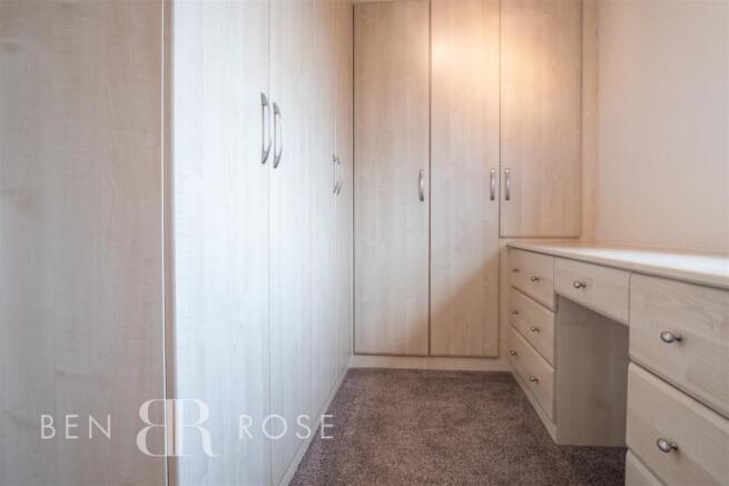 Master Walk In Wardrobe