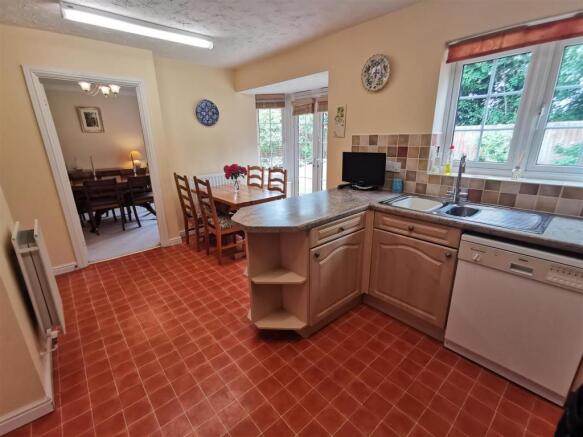 KITCHEN BREAKFAST ROOM