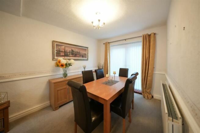 LIVING/DINING ROOM
