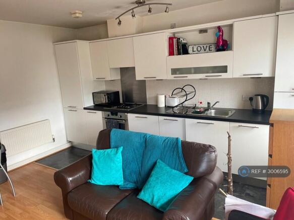 Living Room (1st Image)