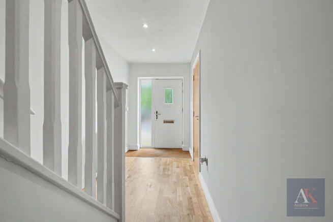4 bed Semi-Detached for sale Image 8