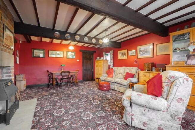 5 bed Detached for sale Image 8