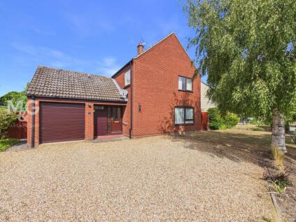 Lark Valley Drive, Fornham St. Martin, IP28