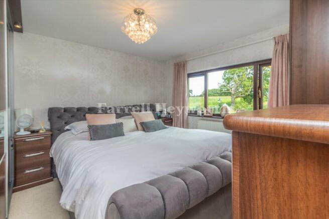 Bedroom 1 image 2