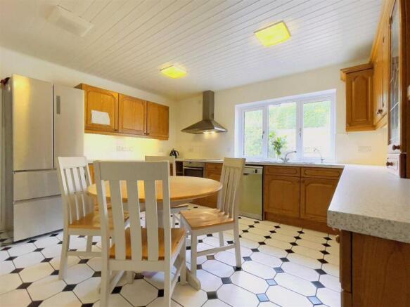 Kitchen/ Breakfast Room