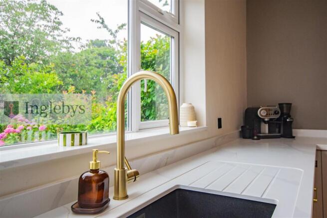 4 bed Detached for sale Image 8
