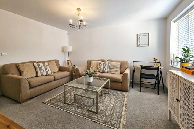2 bed Semi-Detached to rent Image 5