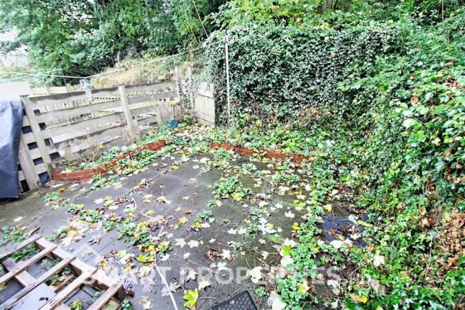 2 bed Terraced to rent Image 5