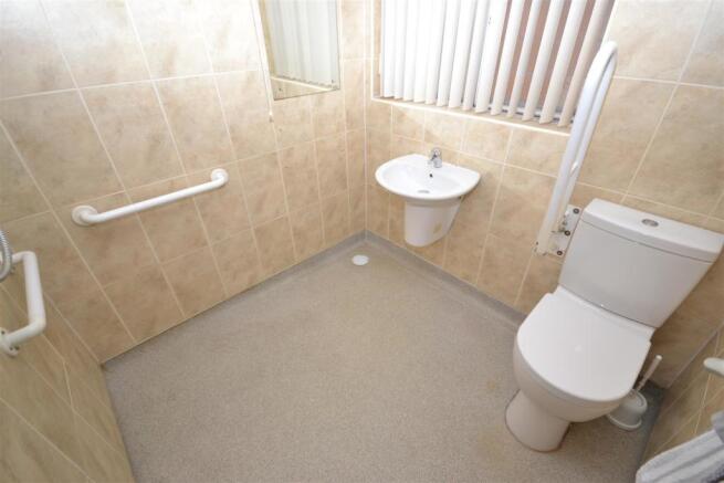 17barlaneWETROOM.JPG