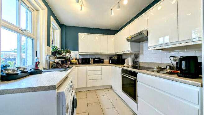 Somerset Avenue, Bordon, Hampshire, GU35 photo 4