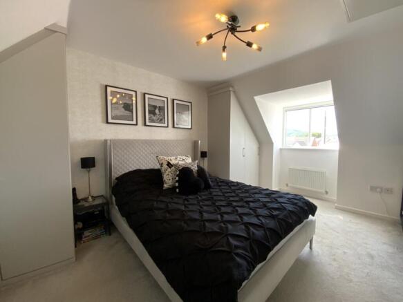 4 bed Detached for sale Image 8