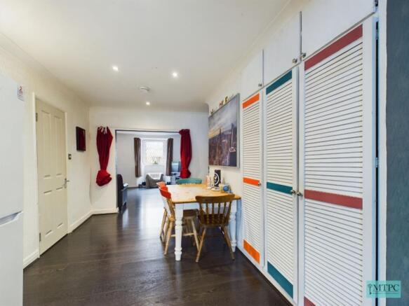 1 bed House Share to rent Image 8