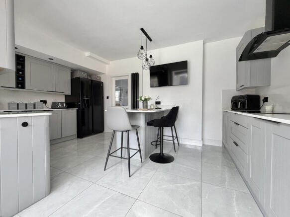 3 bed Semi-Detached for sale Image 11