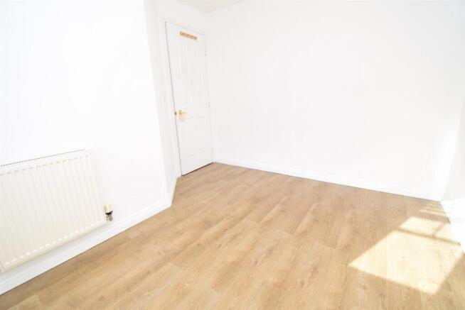 3 bed Semi-Detached to rent Image 12