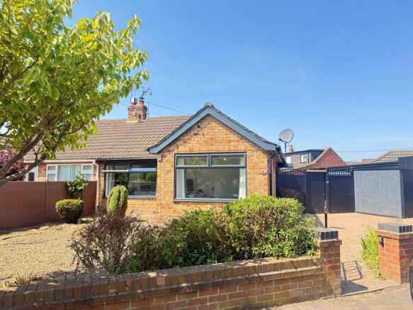 2 bed Semi-Detached Bungalow for sale in york