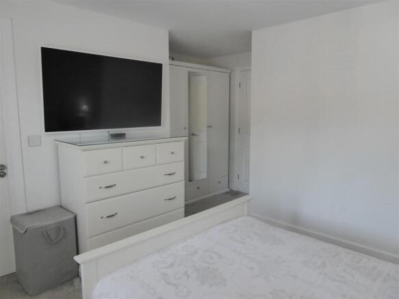 BEDROOM 1 (FRONT)