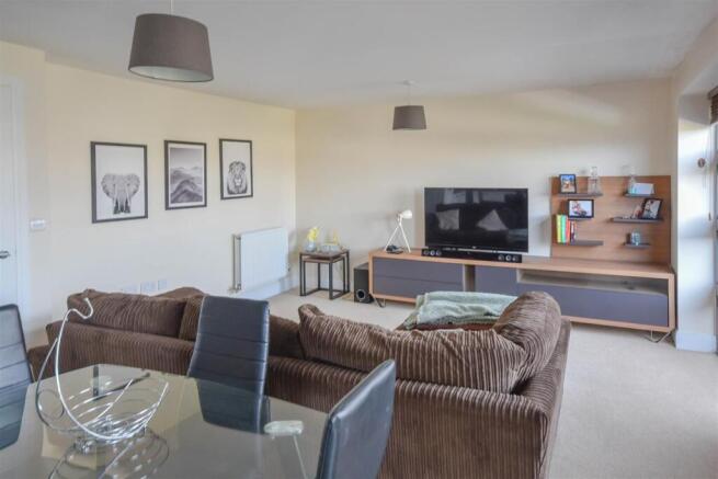 LOUNGE/DINING/KITCHEN AREA