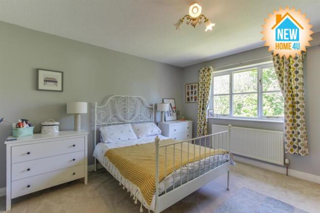 MAIN BEDROOM: