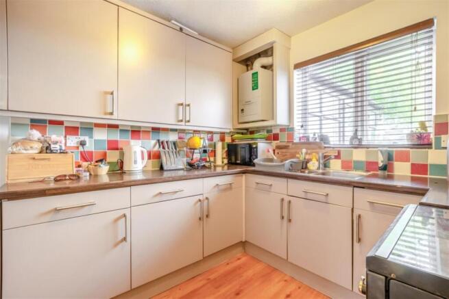 Meades Close, Marden, Tonbridge photo 4