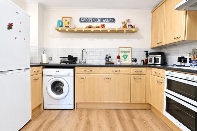 Whetstone Road, Farnborough, Hampshire, GU14 photo 4