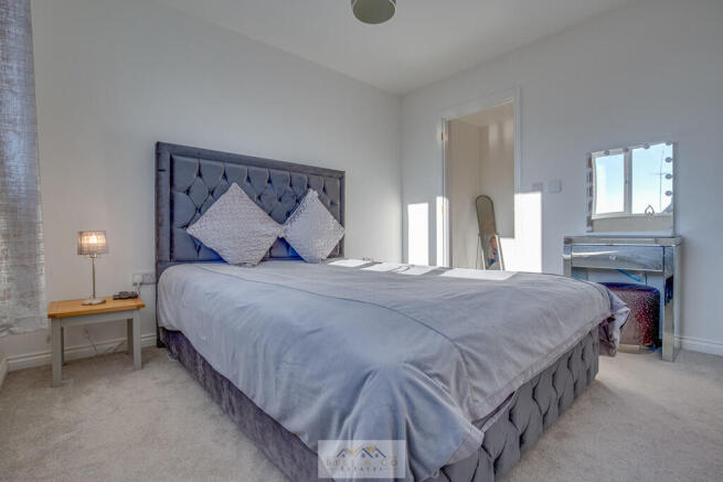 4 bed Detached for sale Image 12
