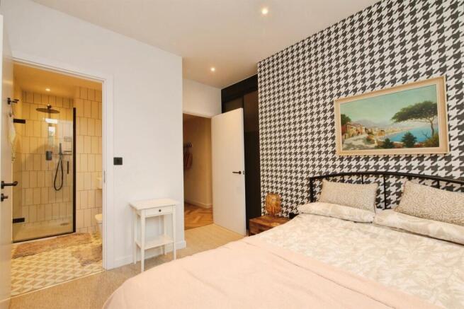 2 bed Apartment for sale Image 11