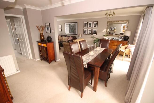 OPEN PLAN LOUNGE-DINING ROOM