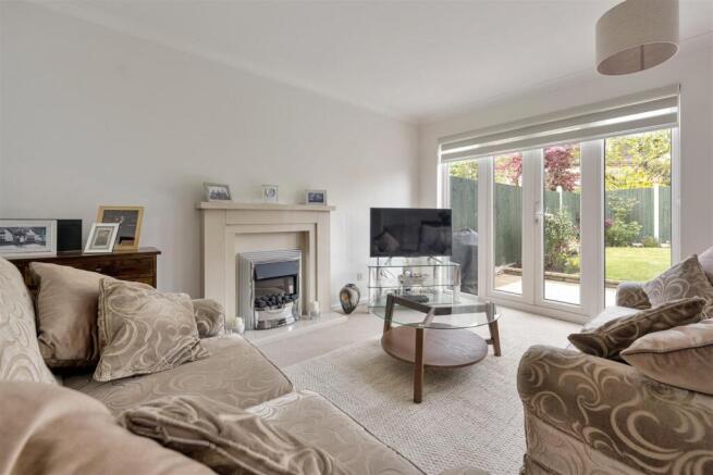 Village Close, E4