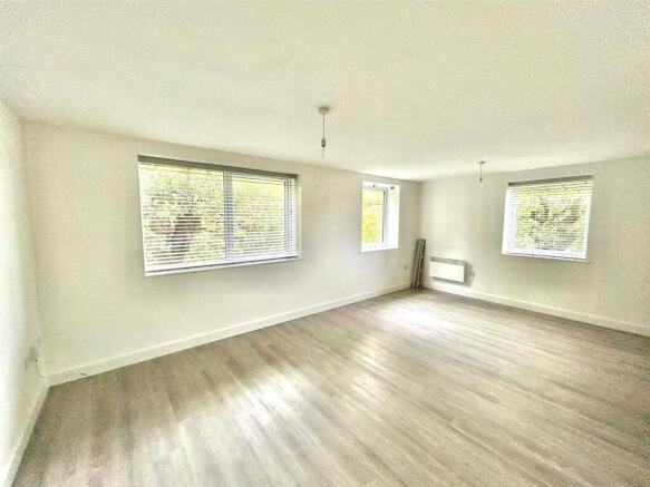 2 bed Apartment for sale Image 12